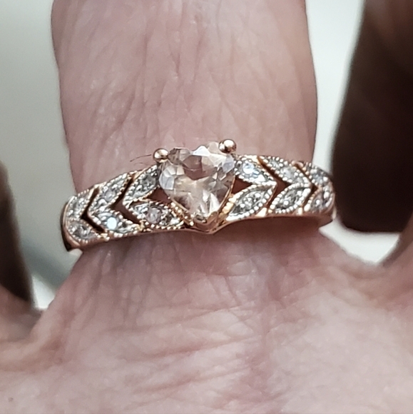 Beautiful 10k morganite/diamond ring - Picture 3 of 7